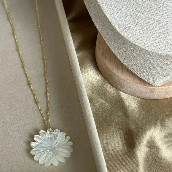 En Floraison Necklace