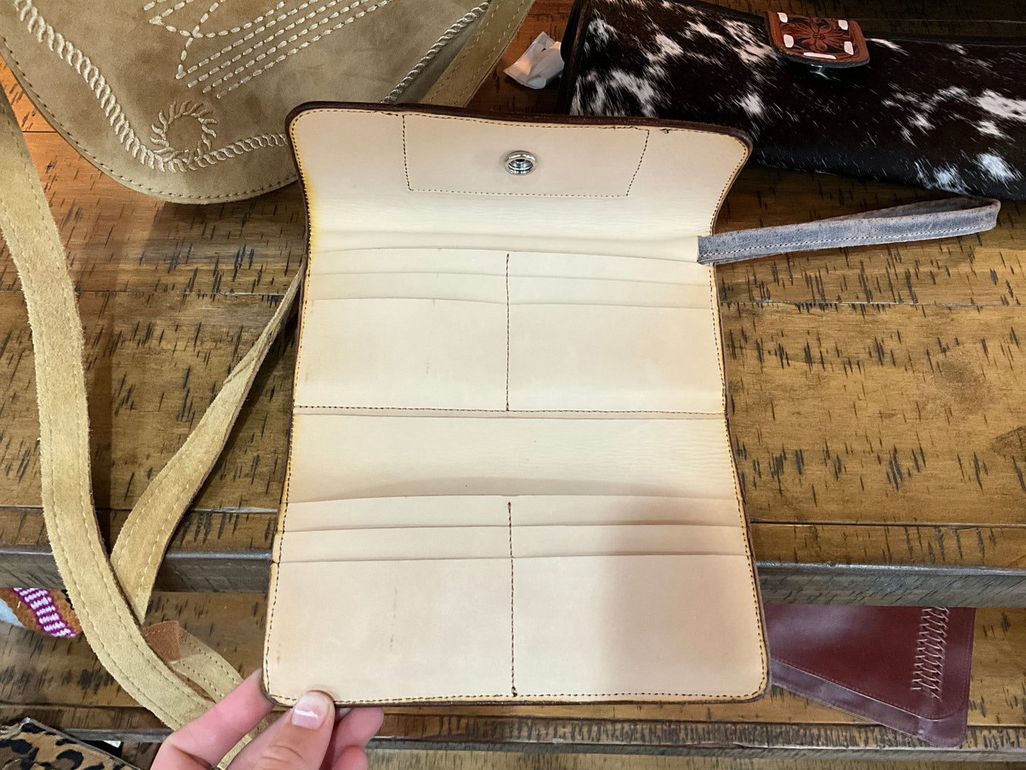 WRISTLET W/ TOOLED PATCH