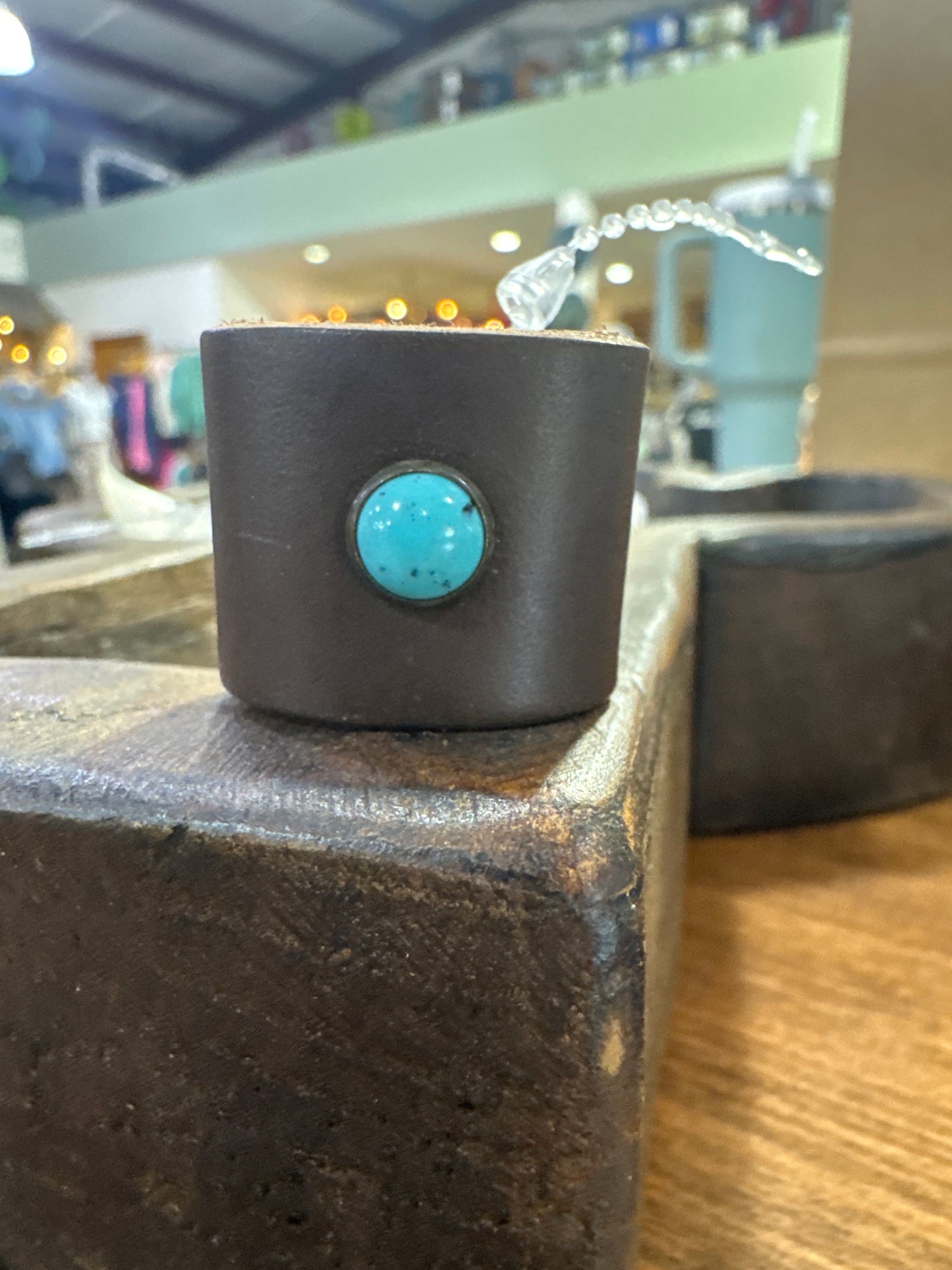 Turquoise Slider Leather
-Brown
