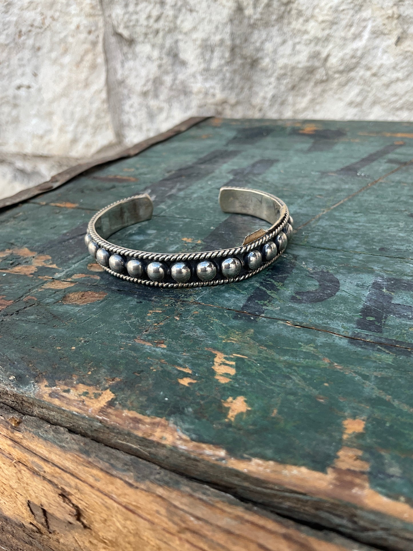 Med Dot Cuff