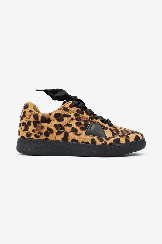 ANJA Low Top Sneaker