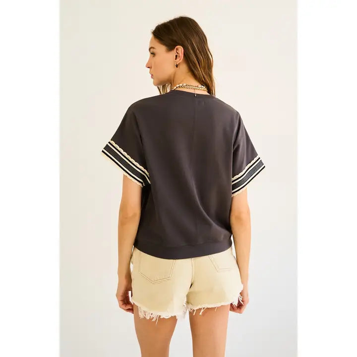 Bold Contrast Trim Knit Top