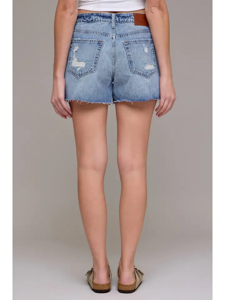 Hidden Medium Light Distressed High Rise Short