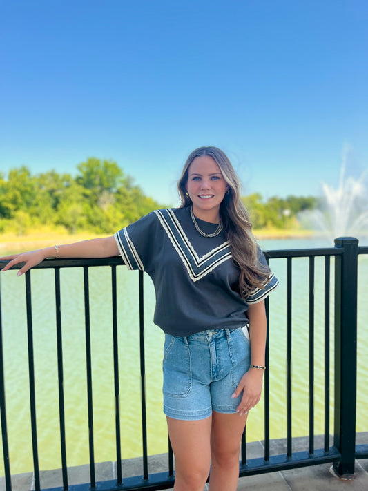 Bold Contrast Trim Knit Top