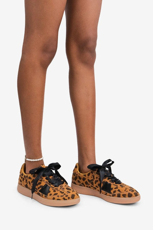 ANJA Low Top Sneaker